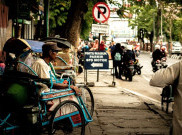 Tukang Becak, Tangguh Cari Muatan untuk Cari Makan
