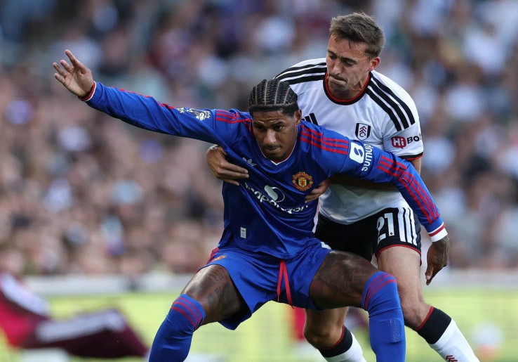 Pemain Manchester United Cuma Lari 6,5 Km saat Lawan Fulham, Gary Neville Murka