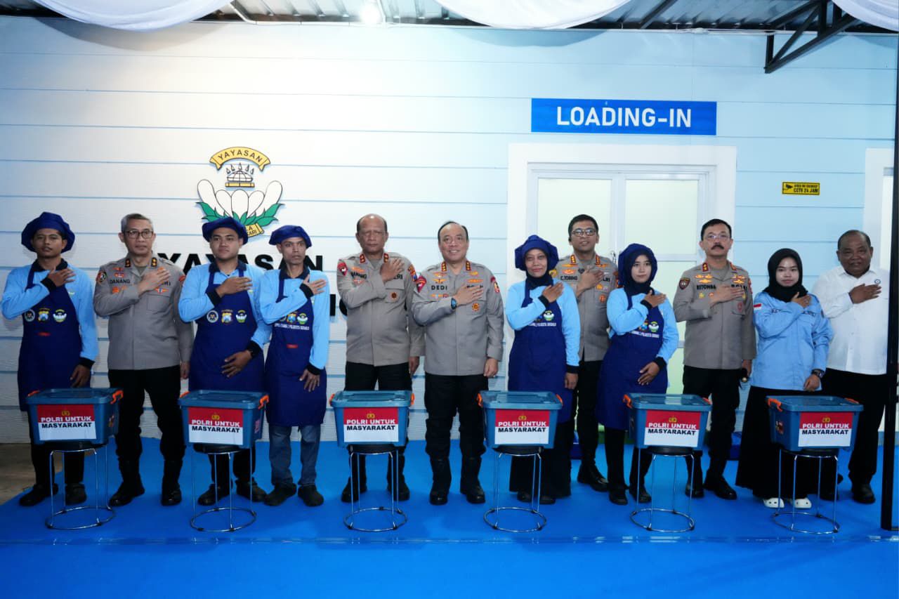 Presiden Prabowo Resmikan 166 SPPG Polri secara Serentak dari Tuban