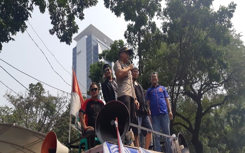 Demo driver taksi online di Balaikota Jakarta