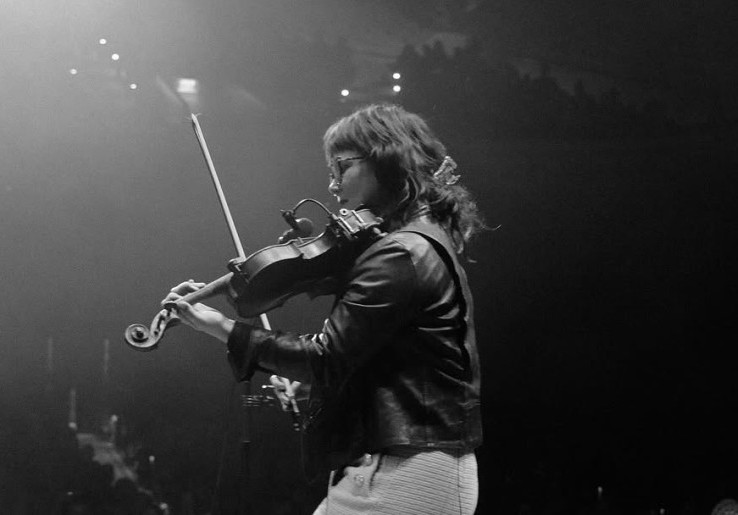 Lirik dan Terjemahan Lagu 'Move Me' yang Dipopulerkan oleh Sara Watkins