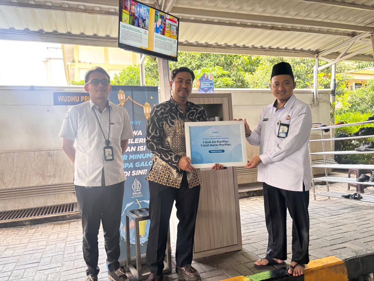 Coway Indonesia donasikan purifier ke yayasan dan masjid di Jakarta