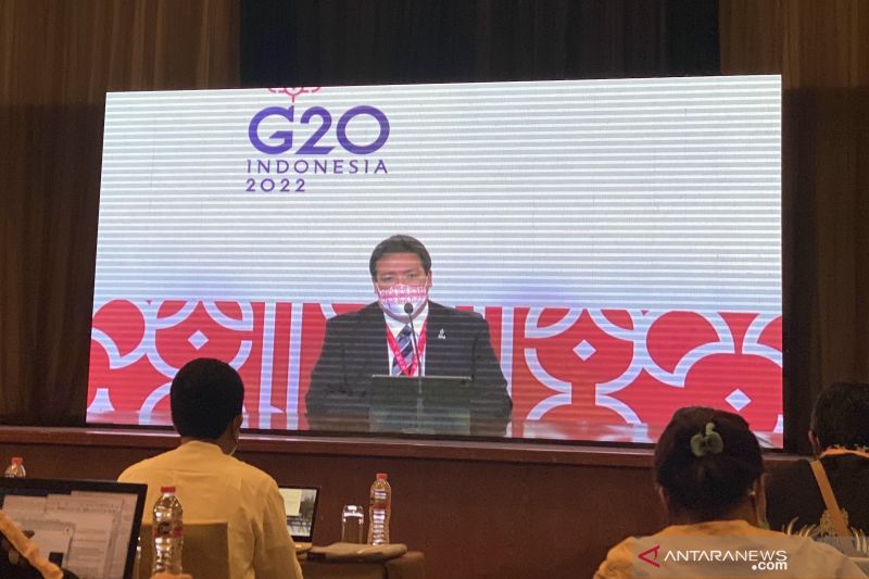 Deputi Pertama Direktur Pelaksana International Monetary Fund (IMF) Geoffrey Okamoto dalam Media Briefing bersama IMF di Nusa Dua, Bali, Jumat (10/12/2021). ANTARA/AstridFaidlatulHabibah