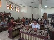 Jokowi Pesan Lagu Ojo Dibandingke Versi Gamelan di Acara Ngunduh Mantu