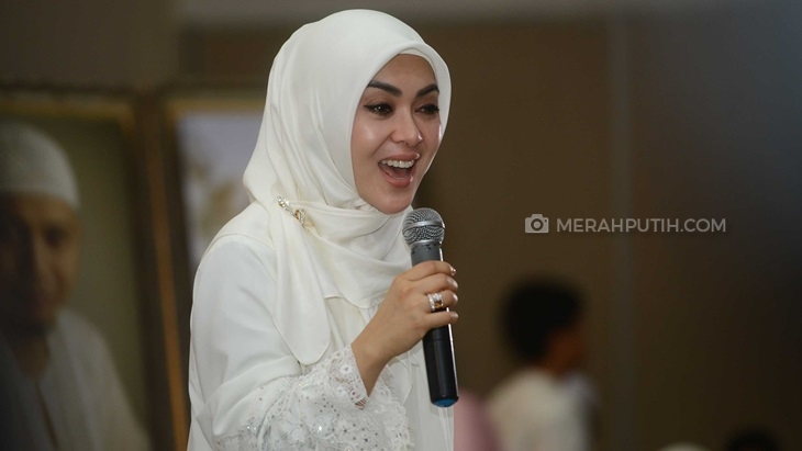 Syahrini Janjikan Hadiah untuk Anak Yatim-Piatu yang Khatam Alquran
