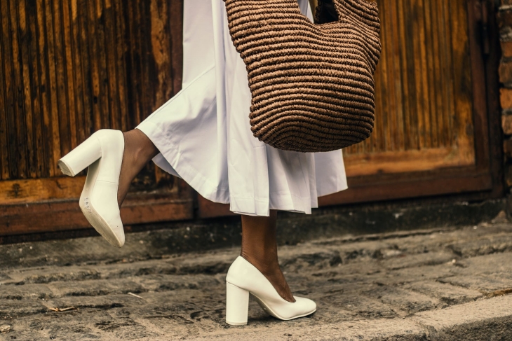 Pilihan Sepatu yang Cocok Dipadukan dengan Celana Wide Leg