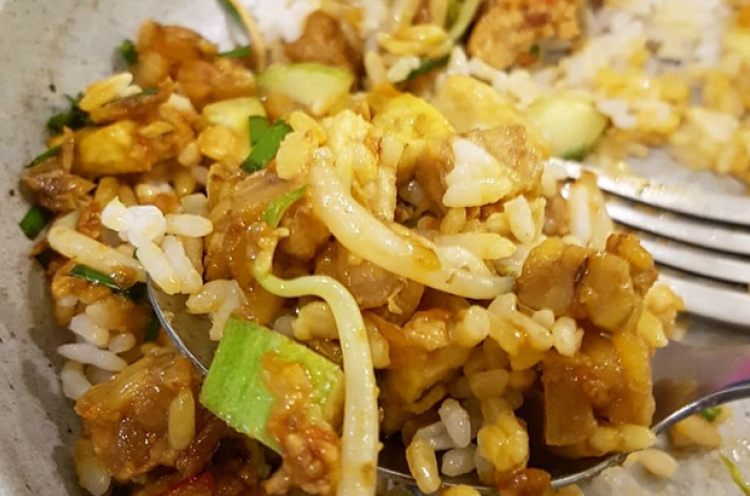 Nasi Lengko yang Bertahan di Tengah Kuliner Modern