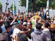 Grebeg Besar Keraton Surakarta, Warga Antusias Berebut Gunungan Estri