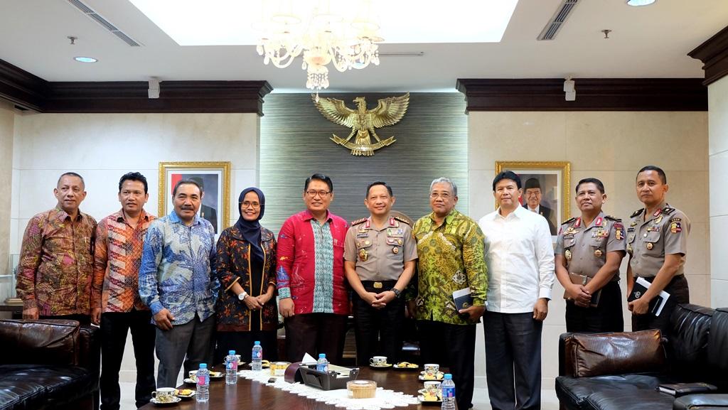 Kapolri saat bertemu dengan anggota LPSK