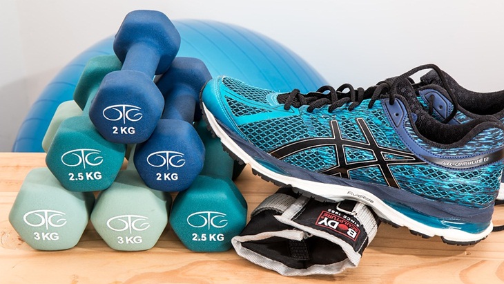Ini Bedanya Sepatu Fitness dengan Casual Sneakers