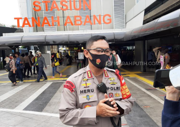 Polisi Temukan Orang Hanya Gantungkan Maskernya di Pasar Kemayoran