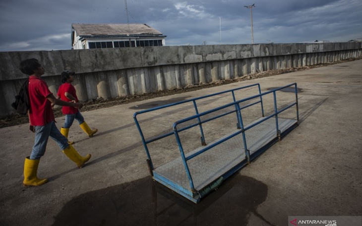 Warga Pesisir Jakarta Diminta Buat Tanggul Mandiri Hadapi Banjir Rob
