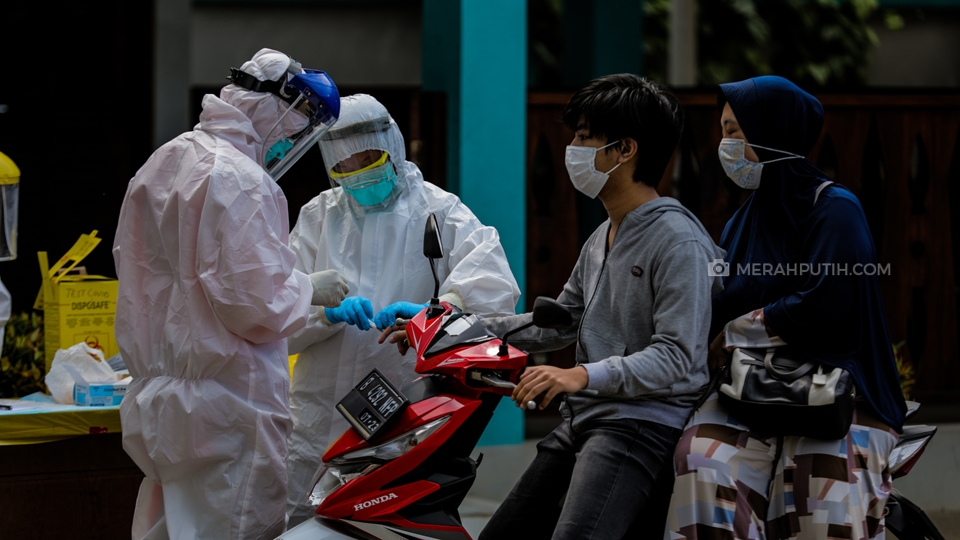 Dinkes Tangsel Gelar Rapid Test COVID-19 Sistem Drive Thru