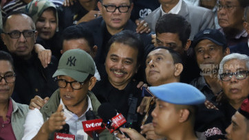 Momen Roy Suryo usai Jalani Pemeriksaan Kasus Tuduhan Ijazah Palsu di Polda Metro Jaya