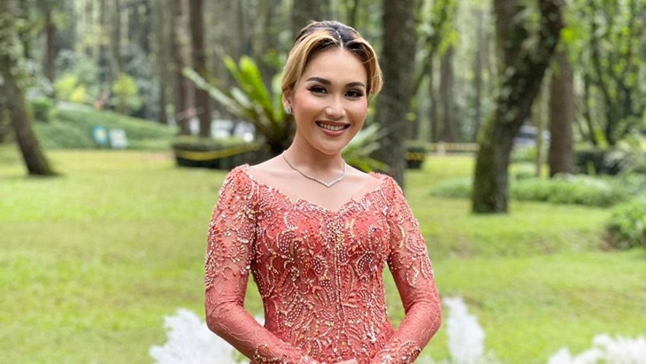 Ayu Ting Ting, Memulai Karier Menyanyi Sejak Umur 14 Tahun