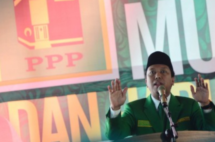 Romahurmuziy Lantik Bupati Gorontalo sebagai Ketua PPP Gorontalo