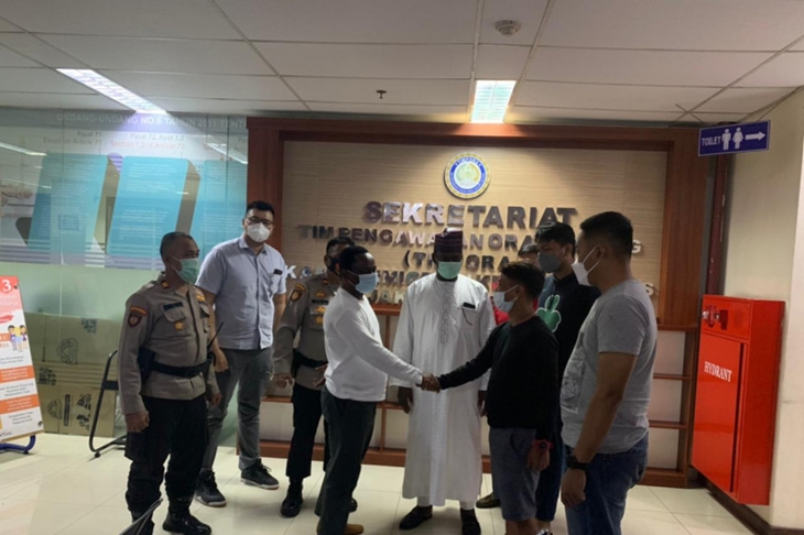 Proses perdamaian antara Tim Pengawasan Orang Asing Kantor Imigrasi Jakarta Selatan dengan diplomat yang disaksikan oleh Dutas Besar Nigeria untuk Indonesia, di Jakarta, Selasa (10/8/2021). ANTARA/Dokumentasi Pribadi