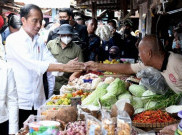 Jokowi Akui Harga Kebutuhan Pokok di Pasar Sambonggede Jatim Lebih Murah