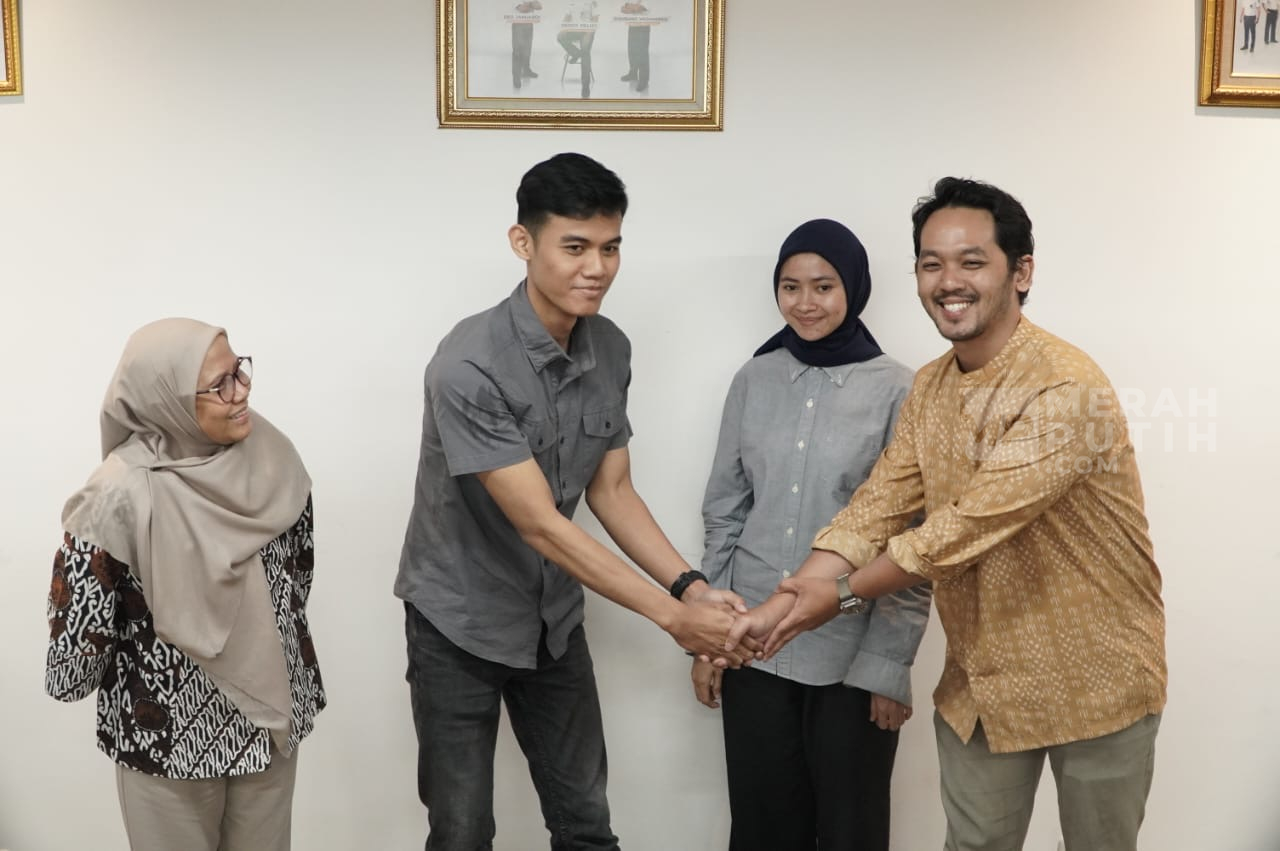 Berakhir Damai, Pegawai KAI tak Jadi Dipecat Saling Bermaafan dengan Penumpang yang Kehilangan Tumbler di KRL