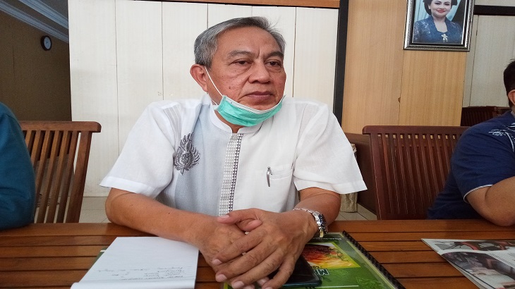 Ketua DPD PAN Solo Ahmad Sapari dalam konfensi pers di Solo, Jawa Tengah, Jumat (17/7). (MP/Ismail)