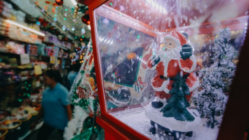 Berburu Pernak Pernik Natal di Pasar Pagi Asemka