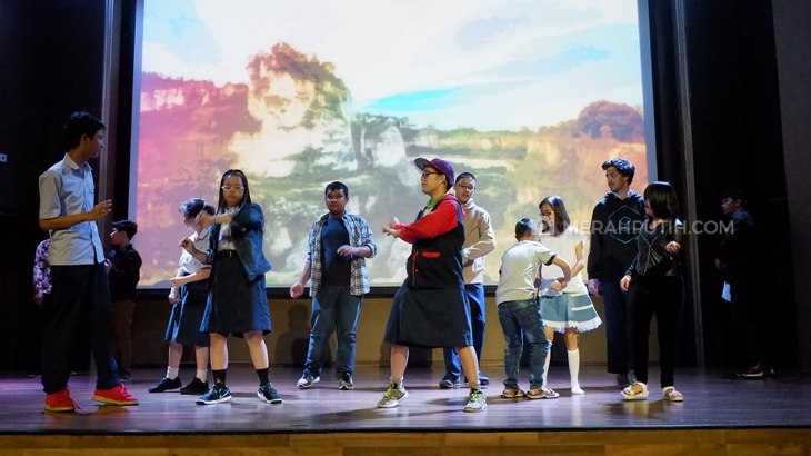 Mengintip Gladi Resik Drama Musikal Sekolah Spectrum