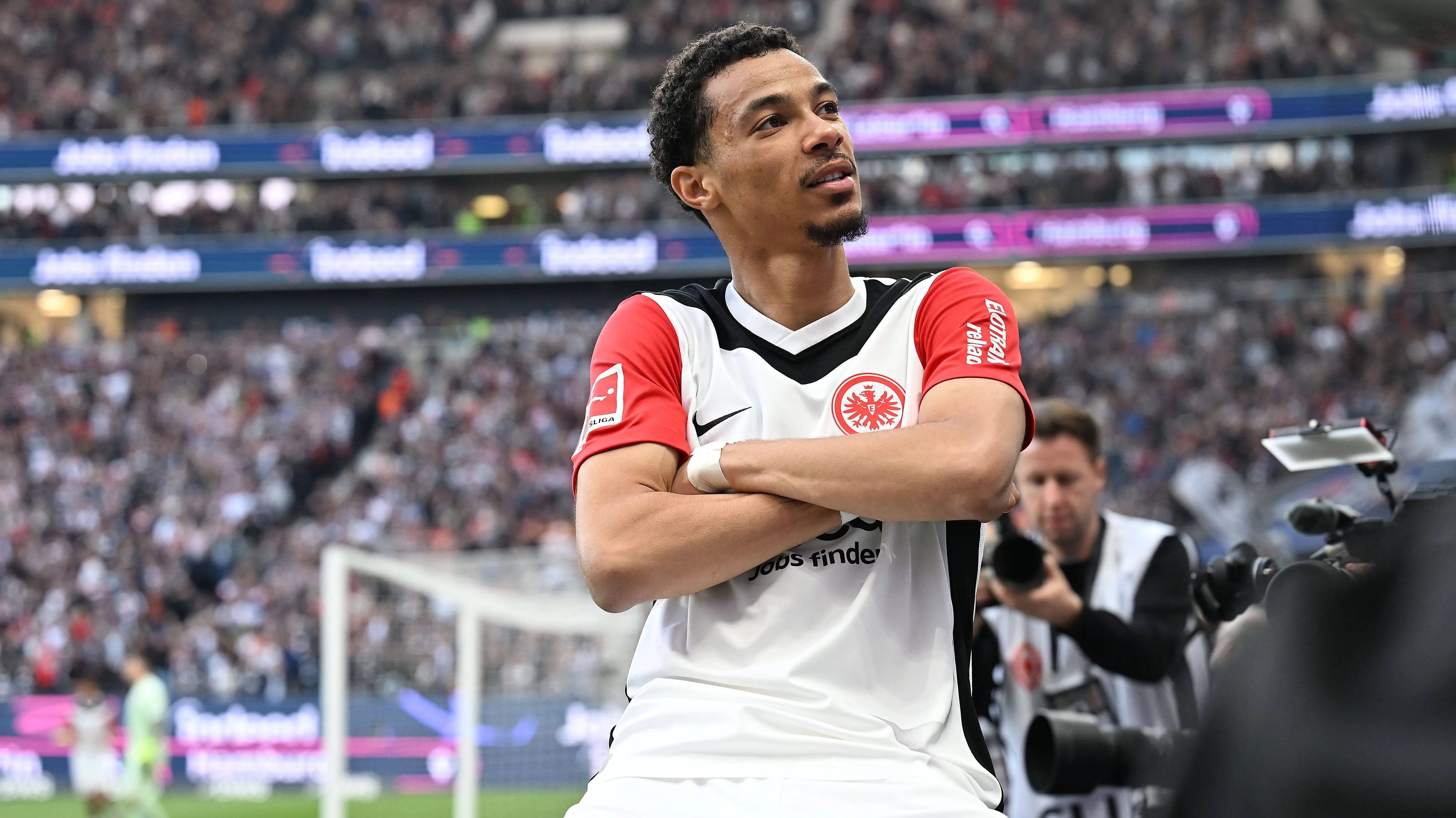 Alexander Isak Sulit Digoda, Liverpool dan Arsenal Bisa Pertimbangkan Striker Frankfurt ini