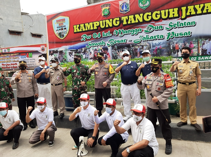   Kapolda Metro Jaya Irjen Fadil Imran mendatangi Kampung Tangguh di Mangga Dua Selatan, Gunung Sahari, Jakarta Pusat, Kamis (24/12).  (Foto: MP/Kanugrahan)