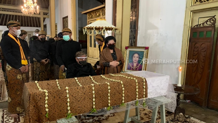 Putri Paku Buwono (PB) XII GRAy Koes Isbandiyah (67), Rabu (26/5) meninggal dunia, Kamis (27/5). (MP/Ismail)