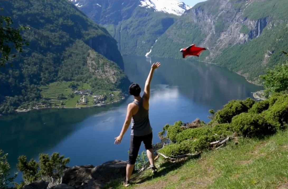 Rilis Trailer Perdana, Dokumenter Nat Geo 'Fly' Jelajahi Dunia Terjun Payung