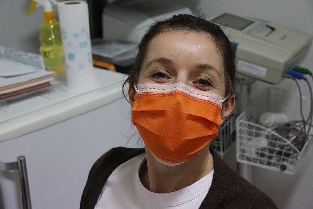 Kini warga Amerika diminta mengenakan masker (Foto: Pixabay/Vesna_Pixi)