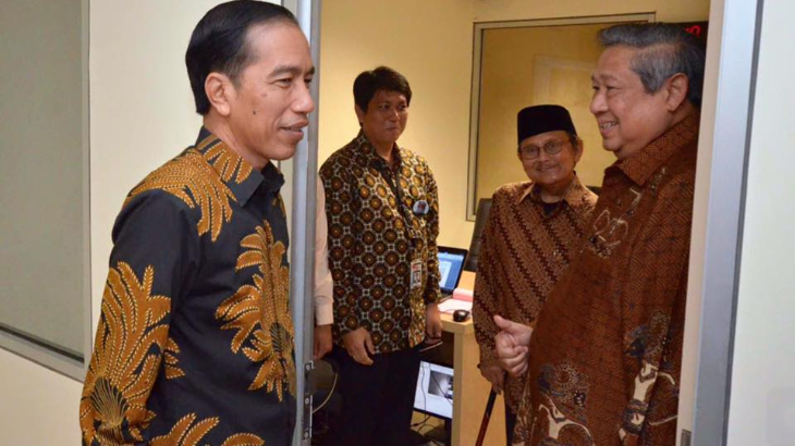 Presiden Jokowi saat bersama Presiden keenam Indonesia SBY dan Presiden ketiga Indonesia BJ Habibie. (Istana Negara via FB Presiden Jokowi)