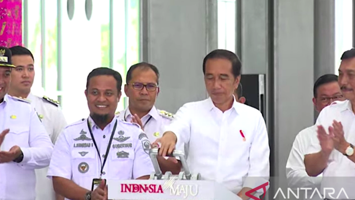 Jokowi Harap Kereta Api Rute Maros-Barru Tingkatkan Daya Saing Ekonomi