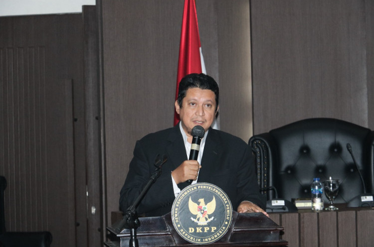Jokowi Perpanjang Masa Tugas Anggota DKPP