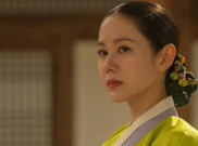   Son Ye-jin kembali ke Drama Sejarah lewat ‘The Scandal’, Benar-Benar Menjadi Nyonya Cho dengan Hanbok Cantik