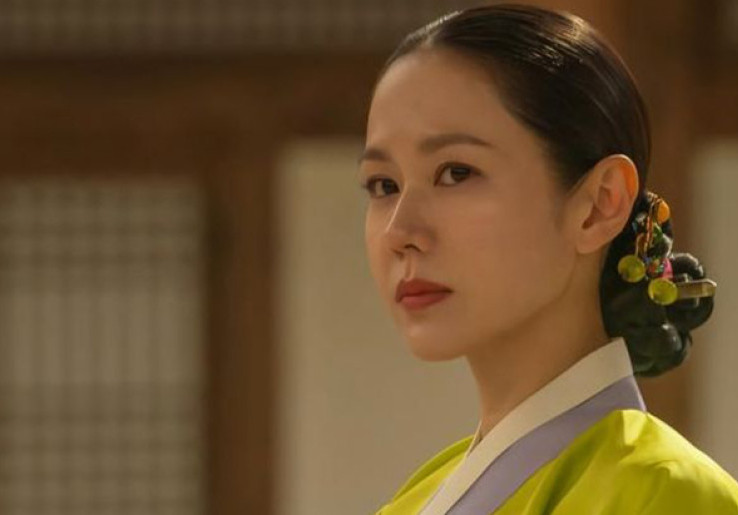   Son Ye-jin kembali ke Drama Sejarah lewat ‘The Scandal’, Benar-Benar Menjadi Nyonya Cho dengan Hanbok Cantik