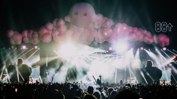 Digelar Hybrid, Festival ‘Head in The Clouds’ Berlangsung Meriah