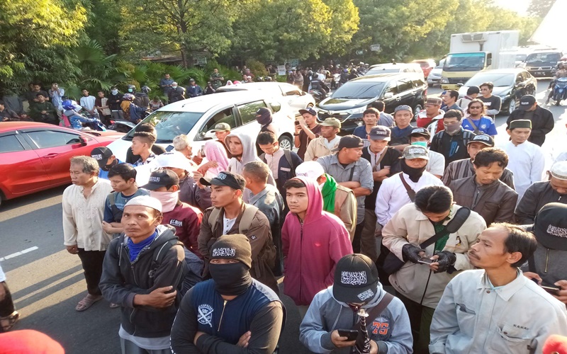 Massa Ormas Islam Demo di Polresta Surakarta tuntut Wiranto dan Kapolri mundur