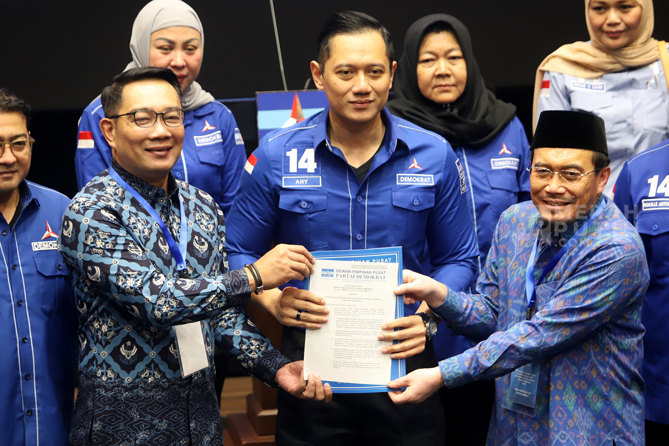 Ketum Demokrat AHY Serahkan Dukungan 3 Calon Gubernur Pilkada 2024