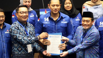 Ketum Demokrat AHY Serahkan Dukungan 3 Calon Gubernur Pilkada 2024