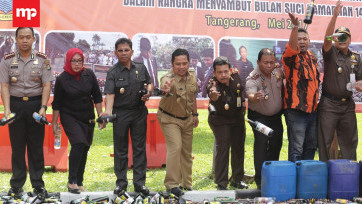 Jelang Ramadan, Pemkot Tangerang Musnahkan Miras