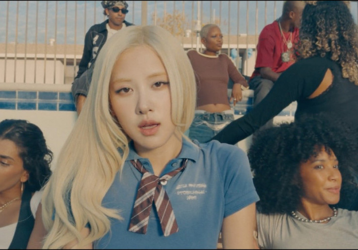 Rosé Rilis Single Baru 'new trick', Video Musiknya Dibuat Pakai iPhone 18 Pro