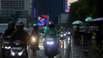 Peringatan Dini BMKG Hujan Lebat dan Angin Kencang di Jakarta