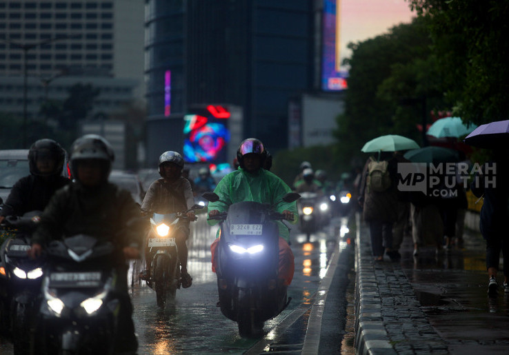 Mendekati Waktu Berbuka Puasa, Jalanan di Jakarta Malah Makin Macet