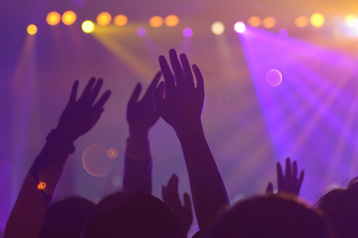 kelakuan menyebalkan saat konser