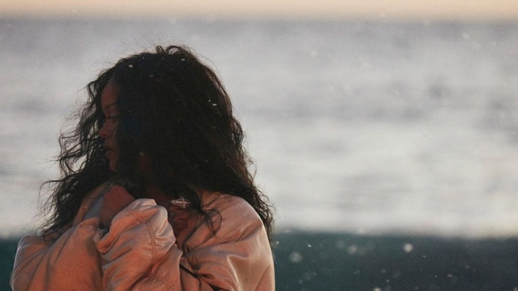Sutradara Konfirmasi Dokumenter Rihanna Sudah Selesai Diproduksi