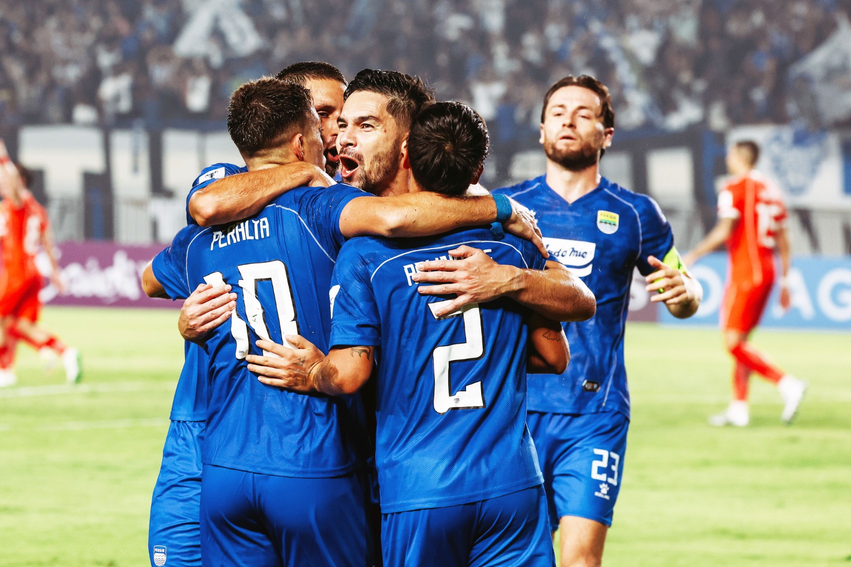 Drama Dua Kartu Merah Warnai Kemenangan 1-0 Persib atas The Cong Viettel