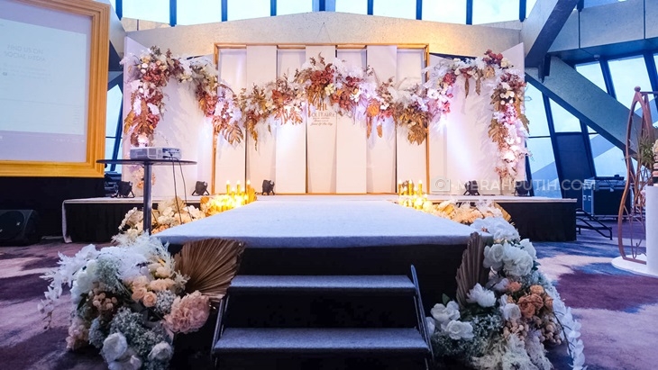 Inspirasi Pesta Pernikahan Elegan di Sky Ballroom JHL Solitaire Hotel