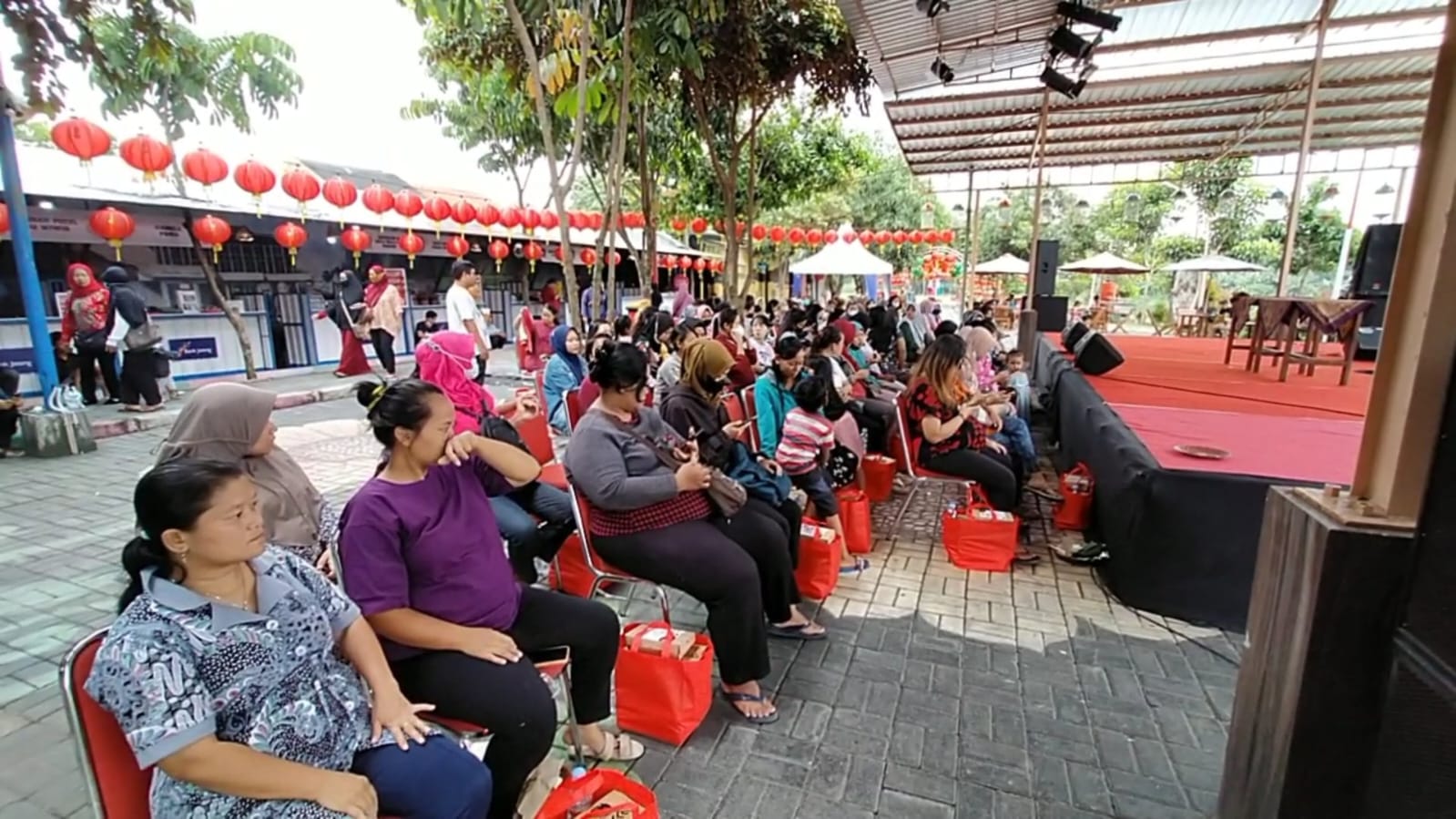 PDIP Solo Beri Bantuan 76 Ibu Hamil saat Ulang Tahun Megawati