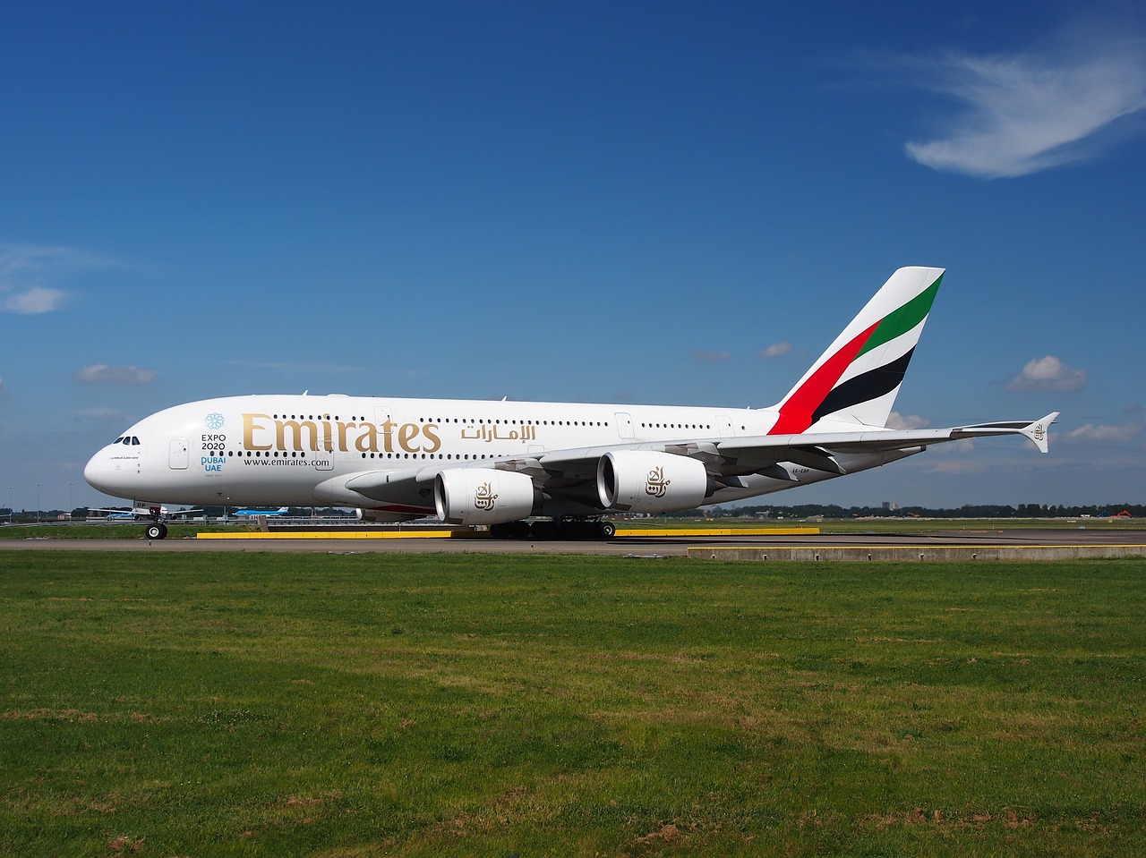 Pesawat Komersil Terbesar di Dunia Milik Maskapai Emirates akan Mendarat di Ngurah Rai